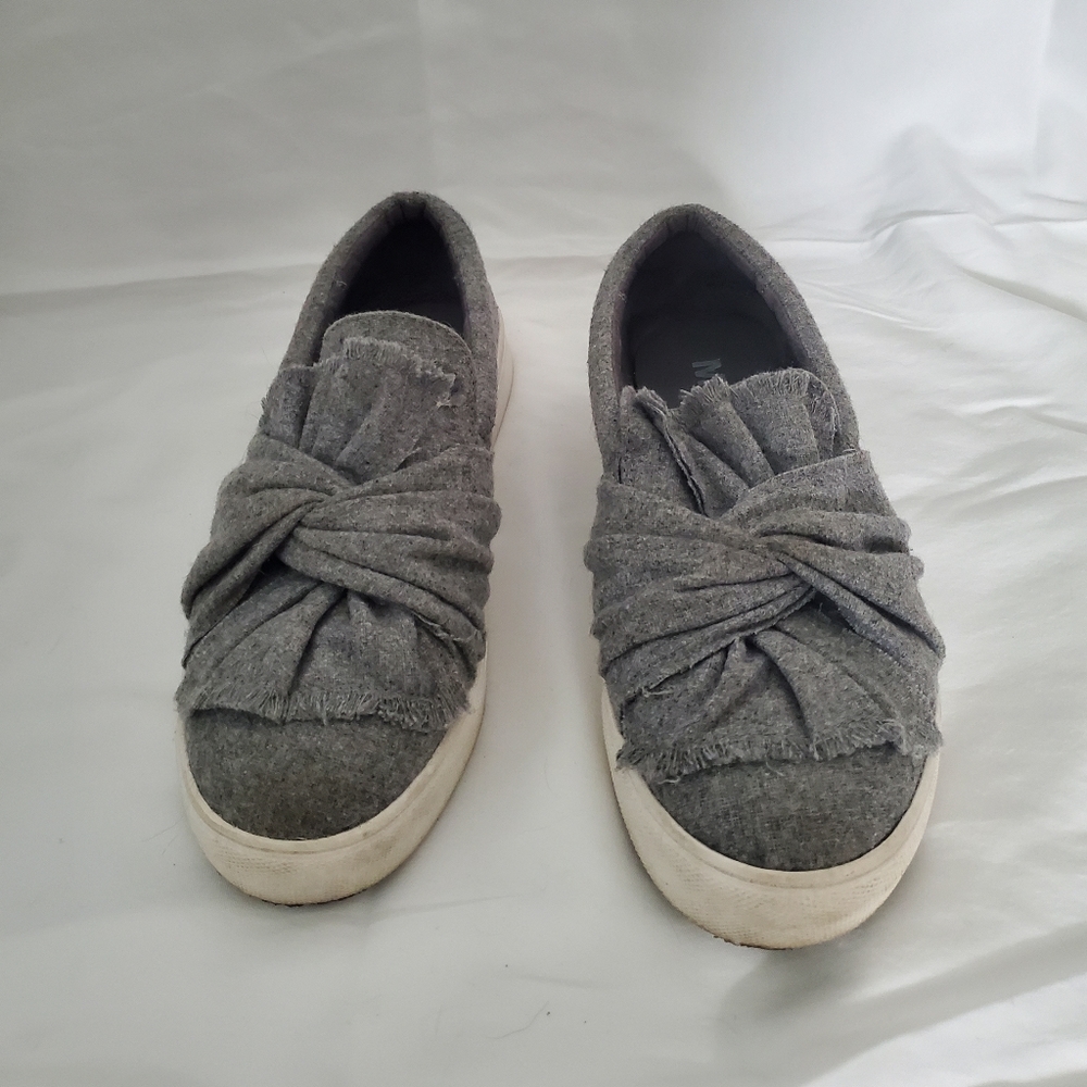 Mia slip on
